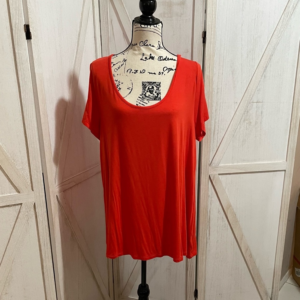 Torrid super soft tee bright red orange EUC size 2